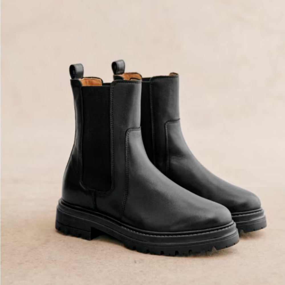 Sezane Black Leather Chelsea Boots